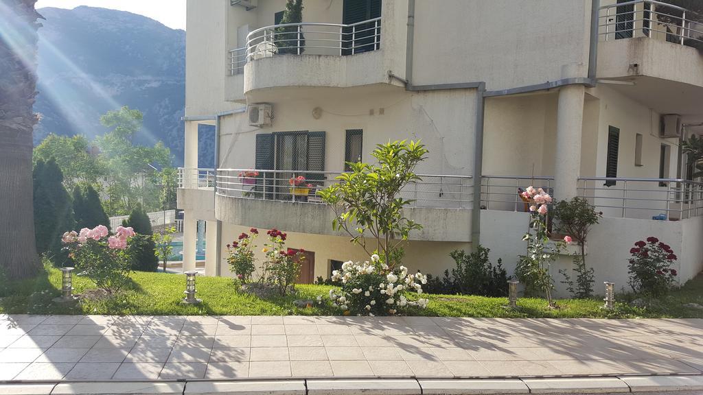 Roman Gardens Studio Apartment Risan Buitenkant foto