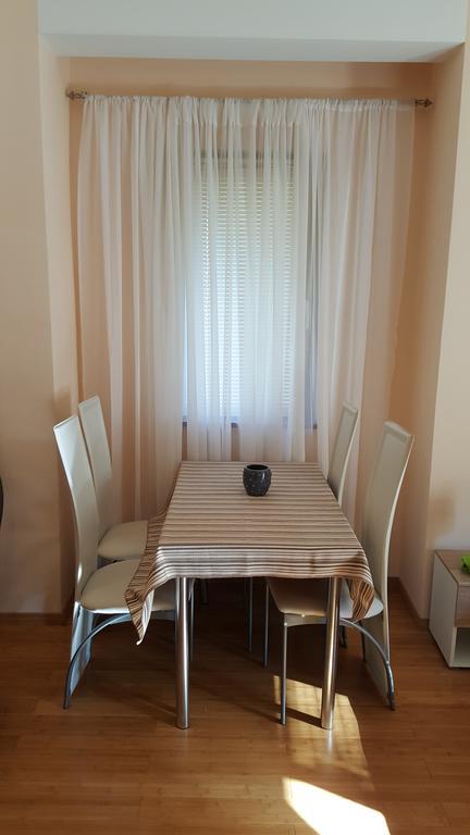 Roman Gardens Studio Apartment Risan Buitenkant foto