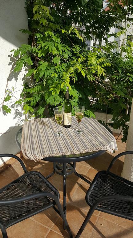 Roman Gardens Studio Apartment Risan Buitenkant foto